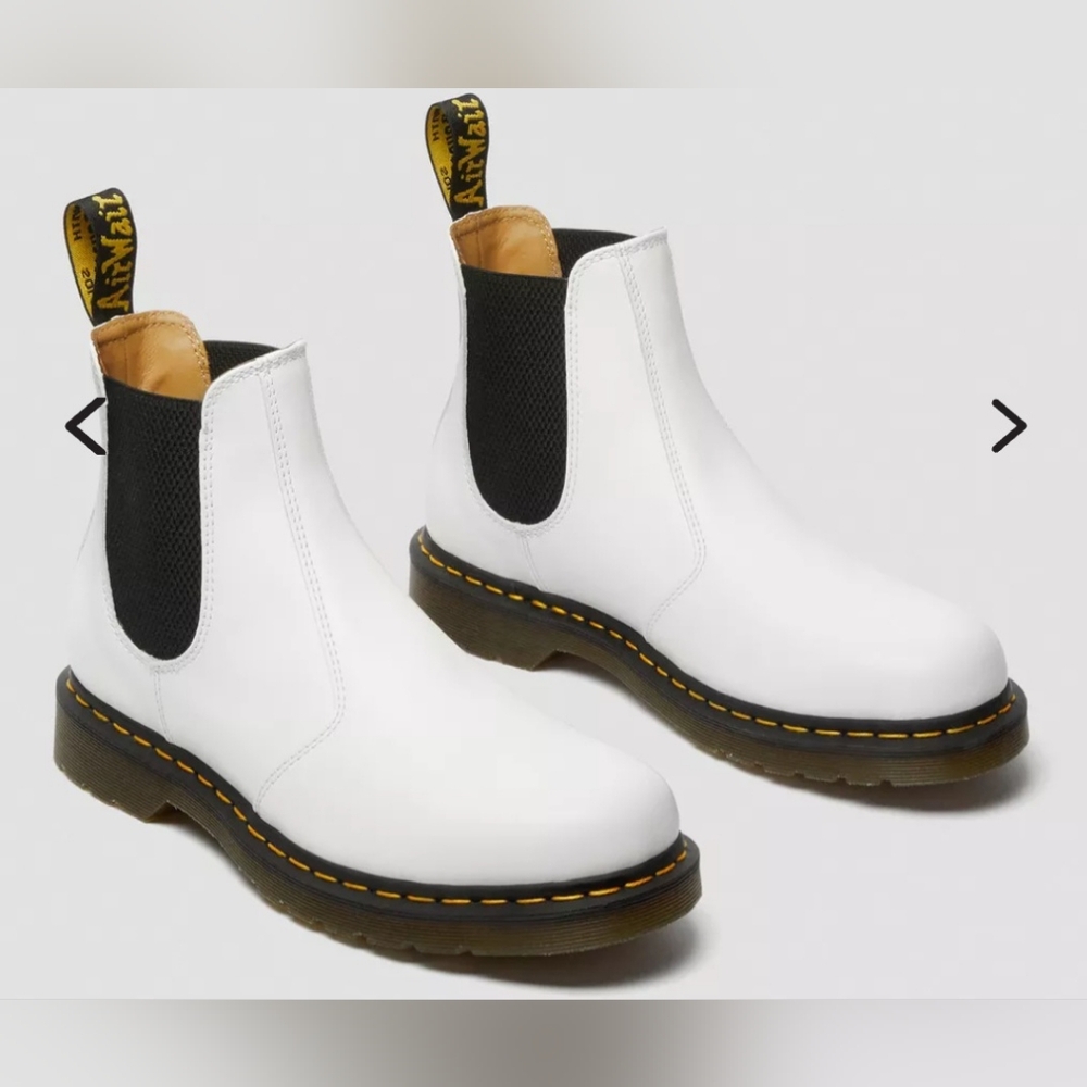 Dr. Martens 2976 Yellow Stitch Smooth Leather Chelsea Boots (NWT)